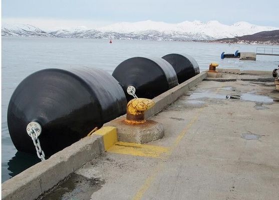 Ανθεκτικό κιγκλίδωμα αφρού της EVA κιγκλιδωμάτων αφρού επιστρώματος SPUA Polyurea με την υψηλής ενέργειας απορρόφηση στο λιμενοβραχίονα