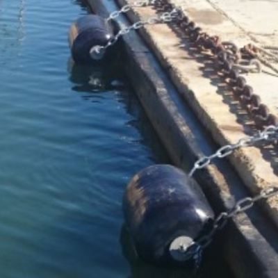 Ναυτικό που επιπλέει το ζωηρόχρωμο θαλάσσιο κιγκλίδωμα της EVA πολυουρεθάνιου προφυλακτήρων με το δίκτυο αλυσίδων και ροδών