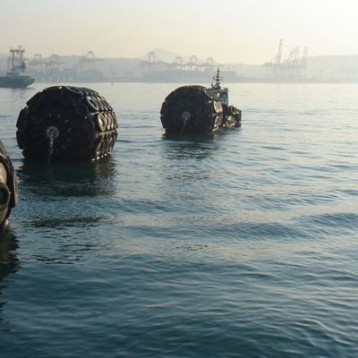 Ναυτικό που επιπλέει τα διογκώσιμα πνευματικά λαστιχένια κιγκλιδώματα STS για την προστασία αποβαθρών
