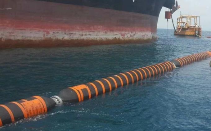 επιπλέουσα μάνικα πετρελαίου